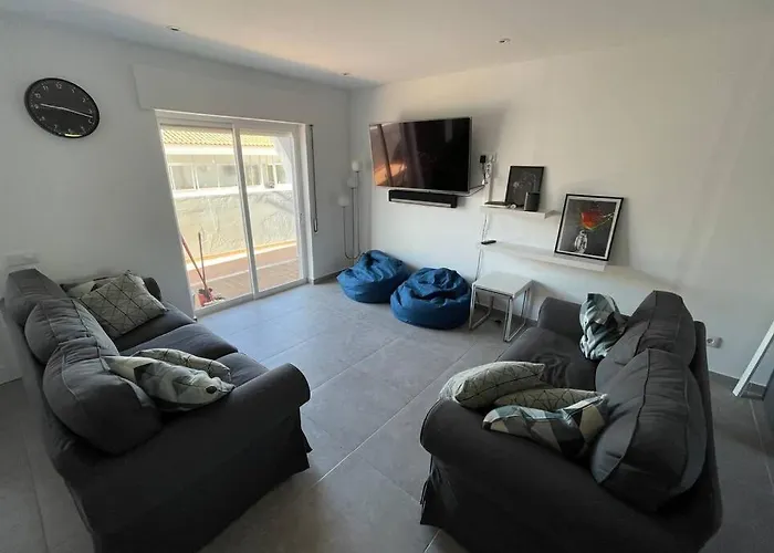 Spacious Villa. Large Rooftop. 4 Bedroom Sleeps 8