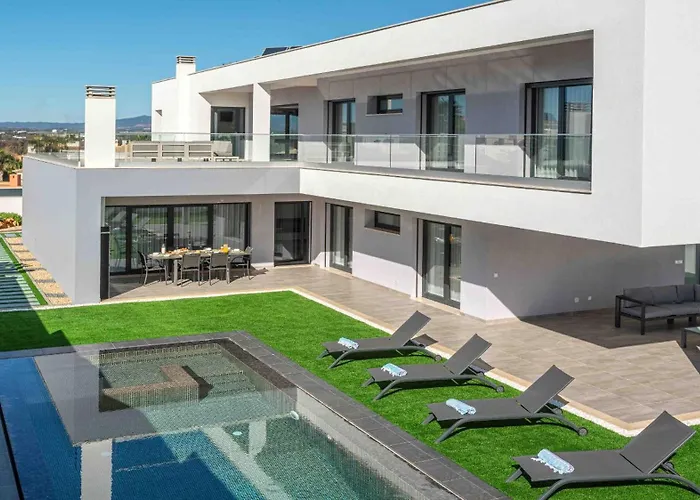Private Alvor Villa With Pool And Jacuzzi